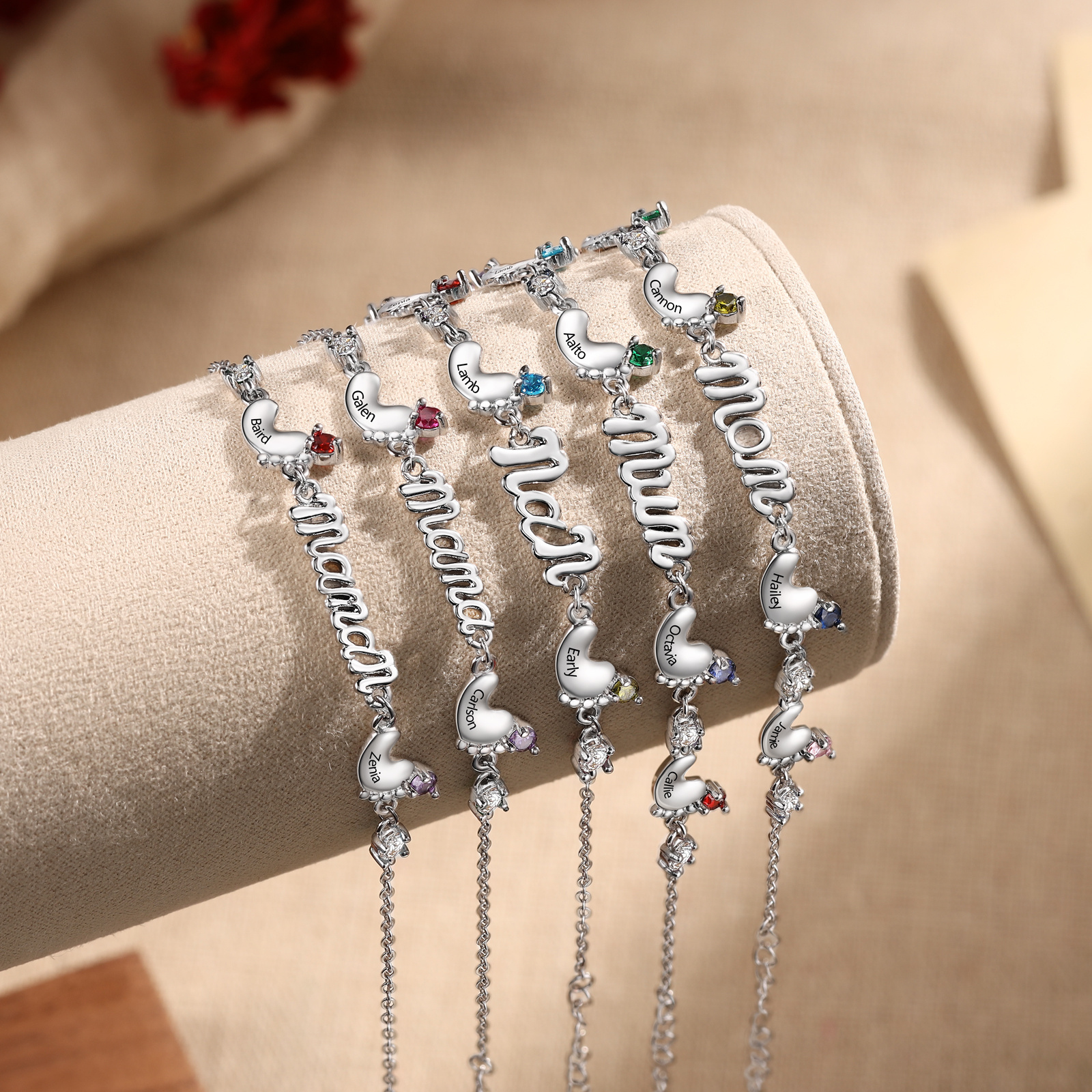 Bracelet Personnalisé pour Maman avec 2 à 5 Prénoms, Pieds et Pierres de naissance