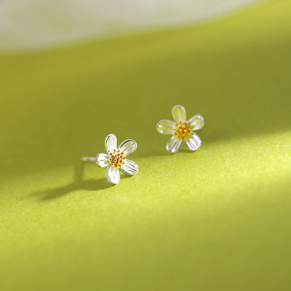 Boucles d’Oreilles Puces Fleur en forme de Marguerite | Jessemade