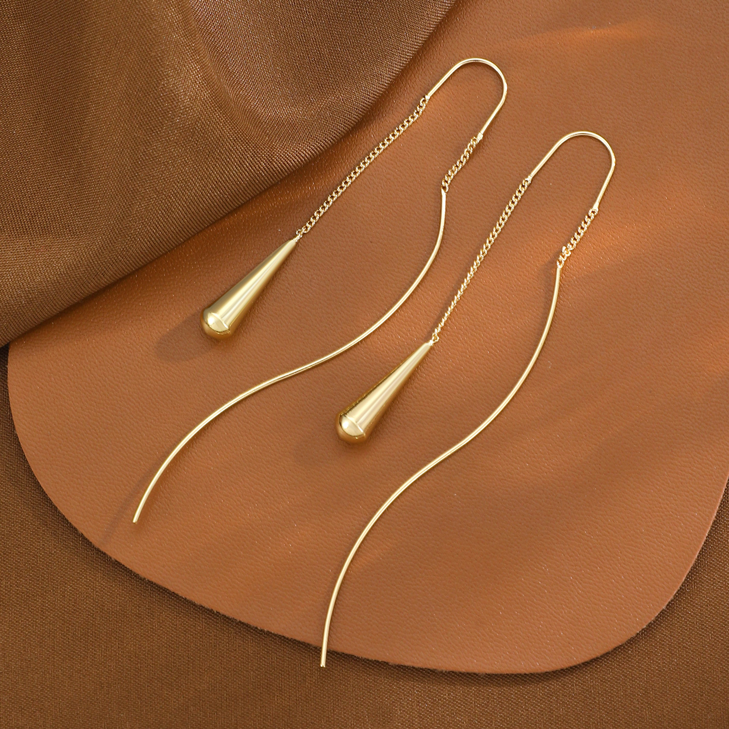 Boucles d’Oreilles fines pendantes minimalistes en forme de fil courbé | Jessemade