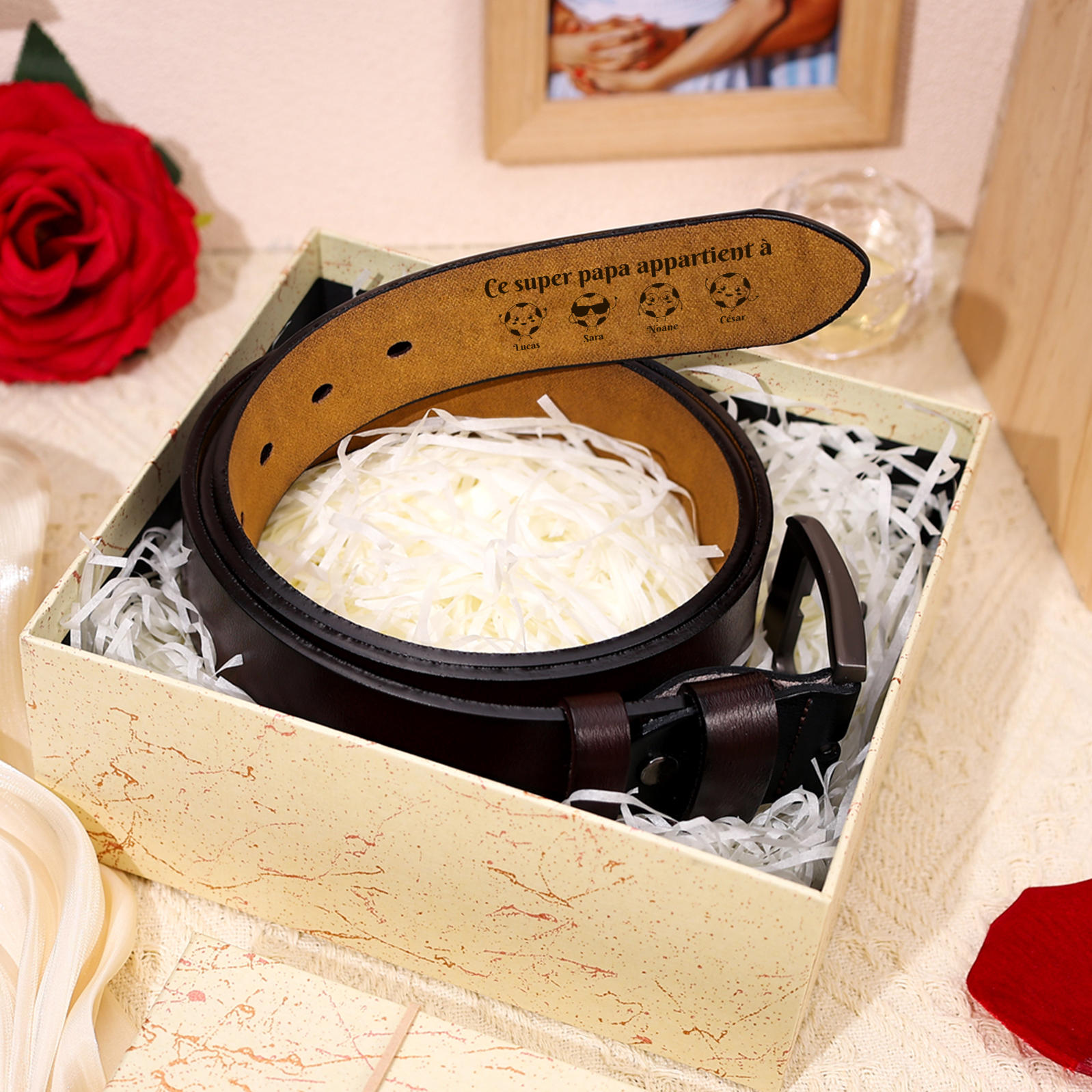 Ceinture en Cuir Personnalisée pour Papa/Papi gravée avec 1 à 8 Prénoms et un motif Football