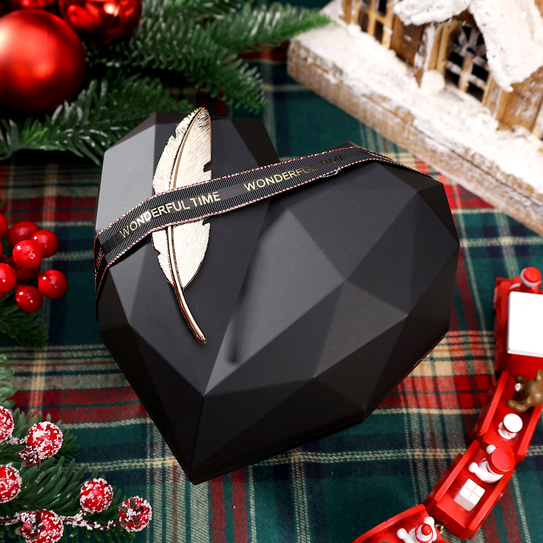 Boîte Cadeau en Forme de Cœur avec Ruban et Plume Rose Blanc Noir et Rouge | Jessemade