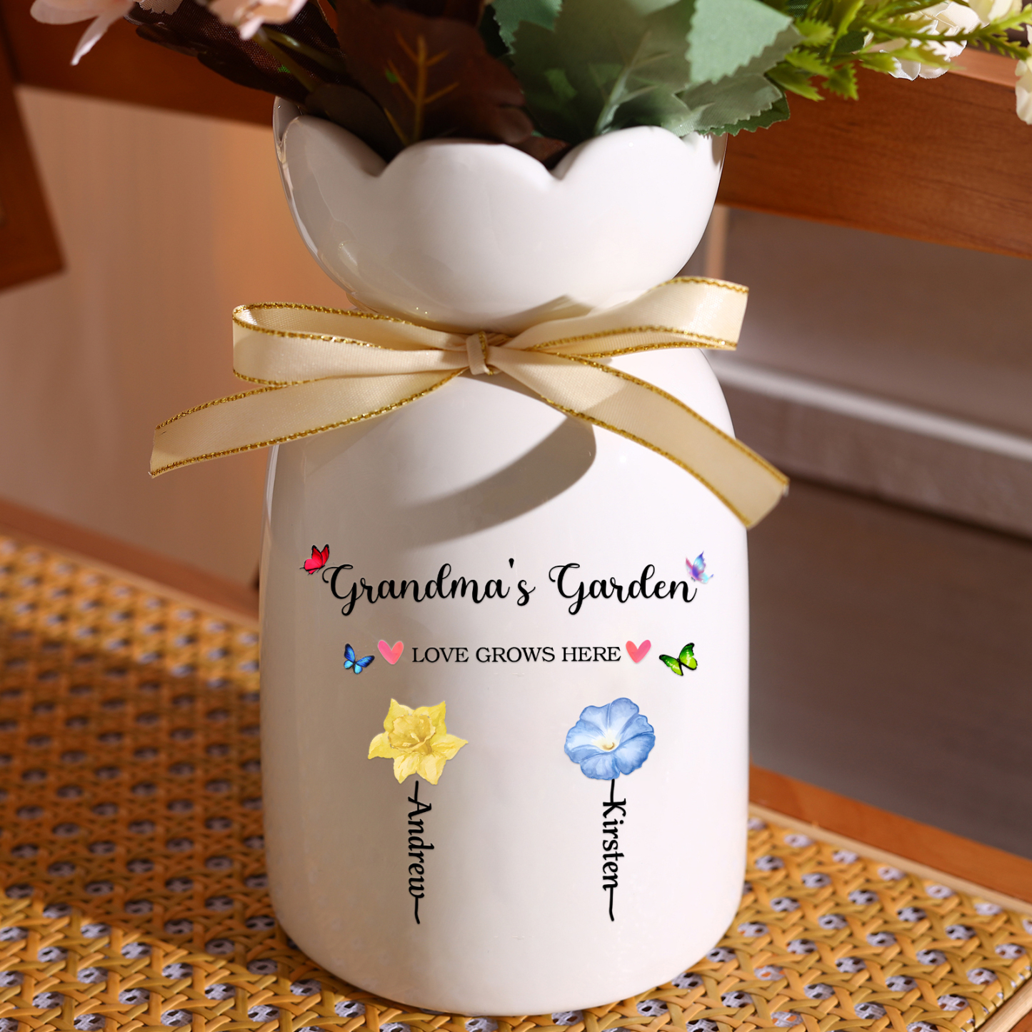 À Maman/Mamie - Vase en Céramique 2-6 prénoms et Fleurs de Naissance Personnalisé « Le jardin de Maman/Mamie » (sans fleurs) | Jessemade