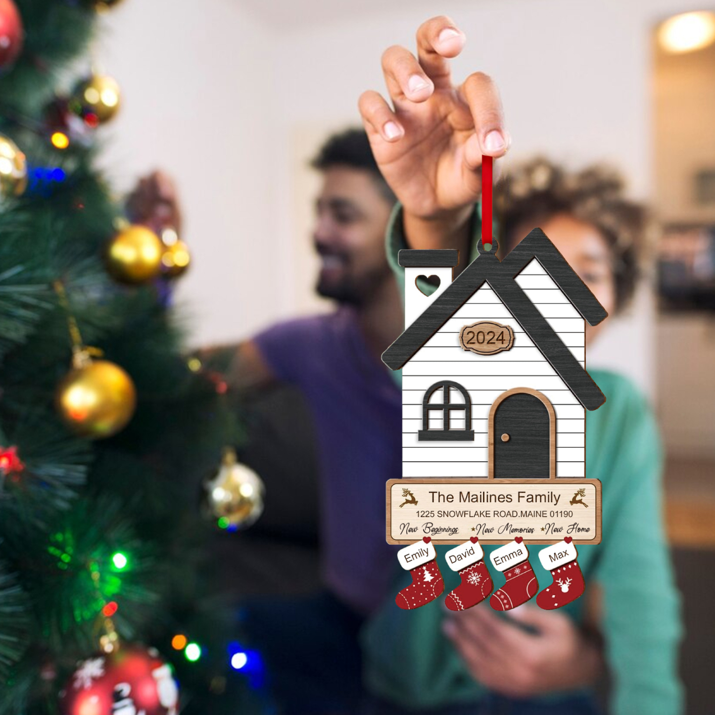 Décoration Sapin Noël en Bois Maison 4 Prénoms Personnalisés avec années et 2 Texte Ornement pour Famille | Jessemade