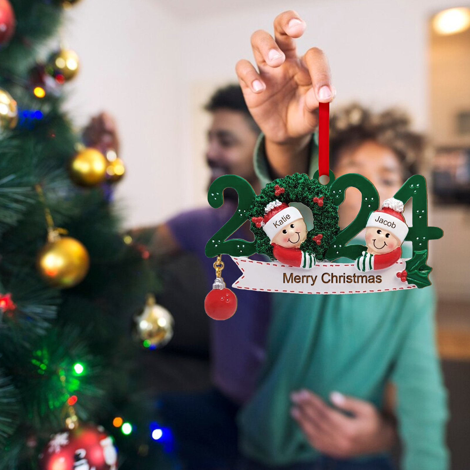 Décoration Sapin Noël en Bois 2024 2 Prénoms Personnalisés avec Texte Cadeau pour Famille | Jessemade