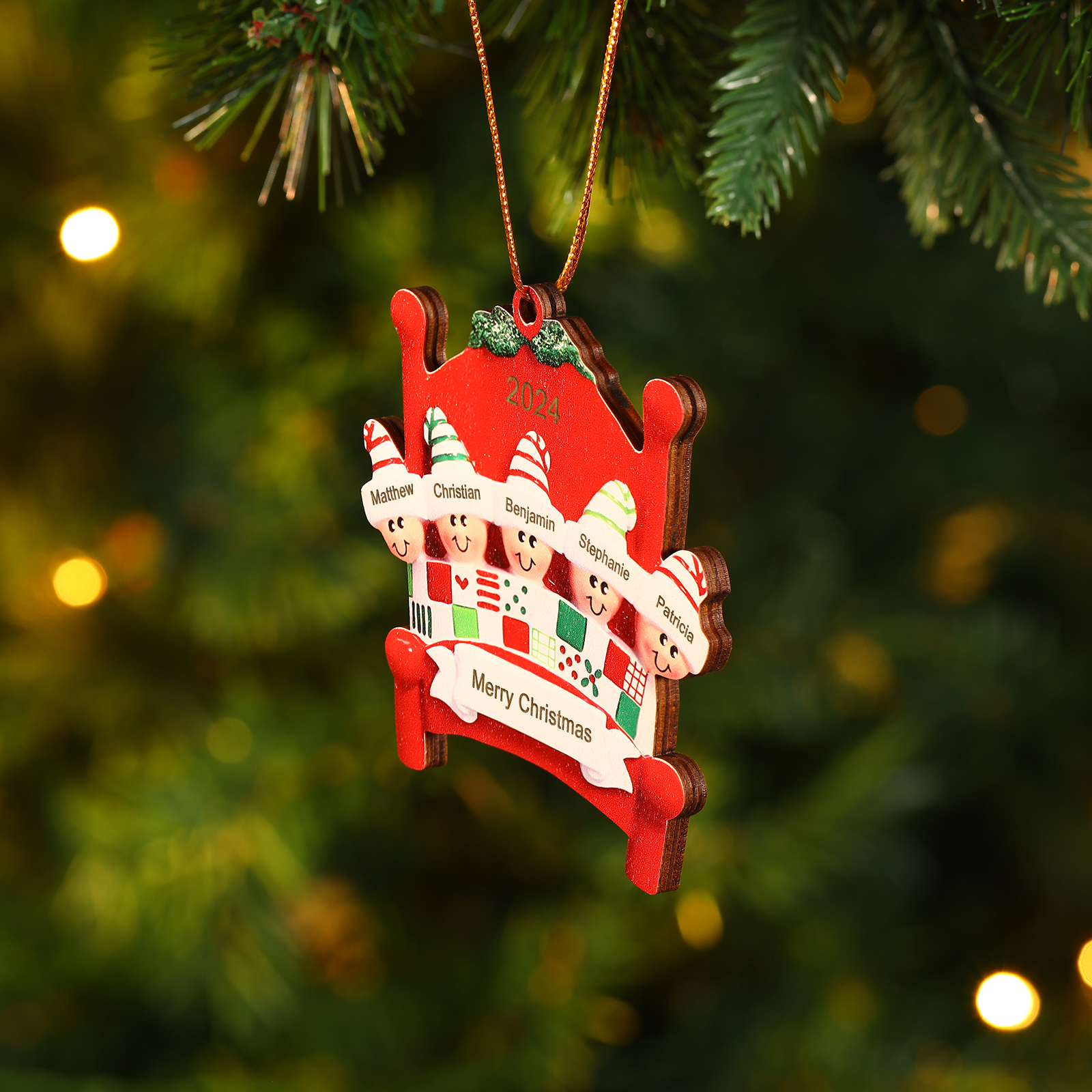 Décoration Sapin Noël en bois lit rouge 5 Prénoms Personnalisés avec texte et année Ornement de Noël Cadeau pour famille | Jessemade