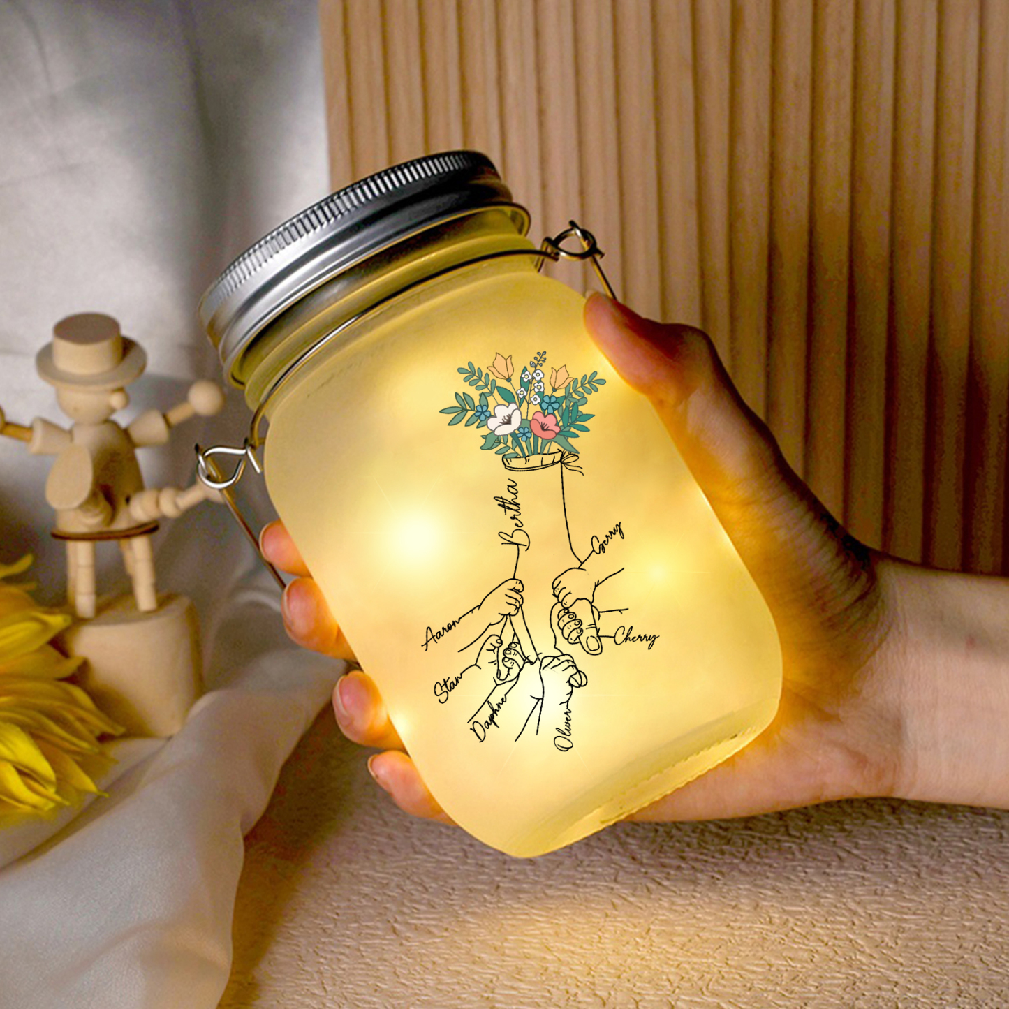 Bouteille lumineuse Ornements la main dans la main et fleurs 7 prénoms personnalisés Noël | Jessemade