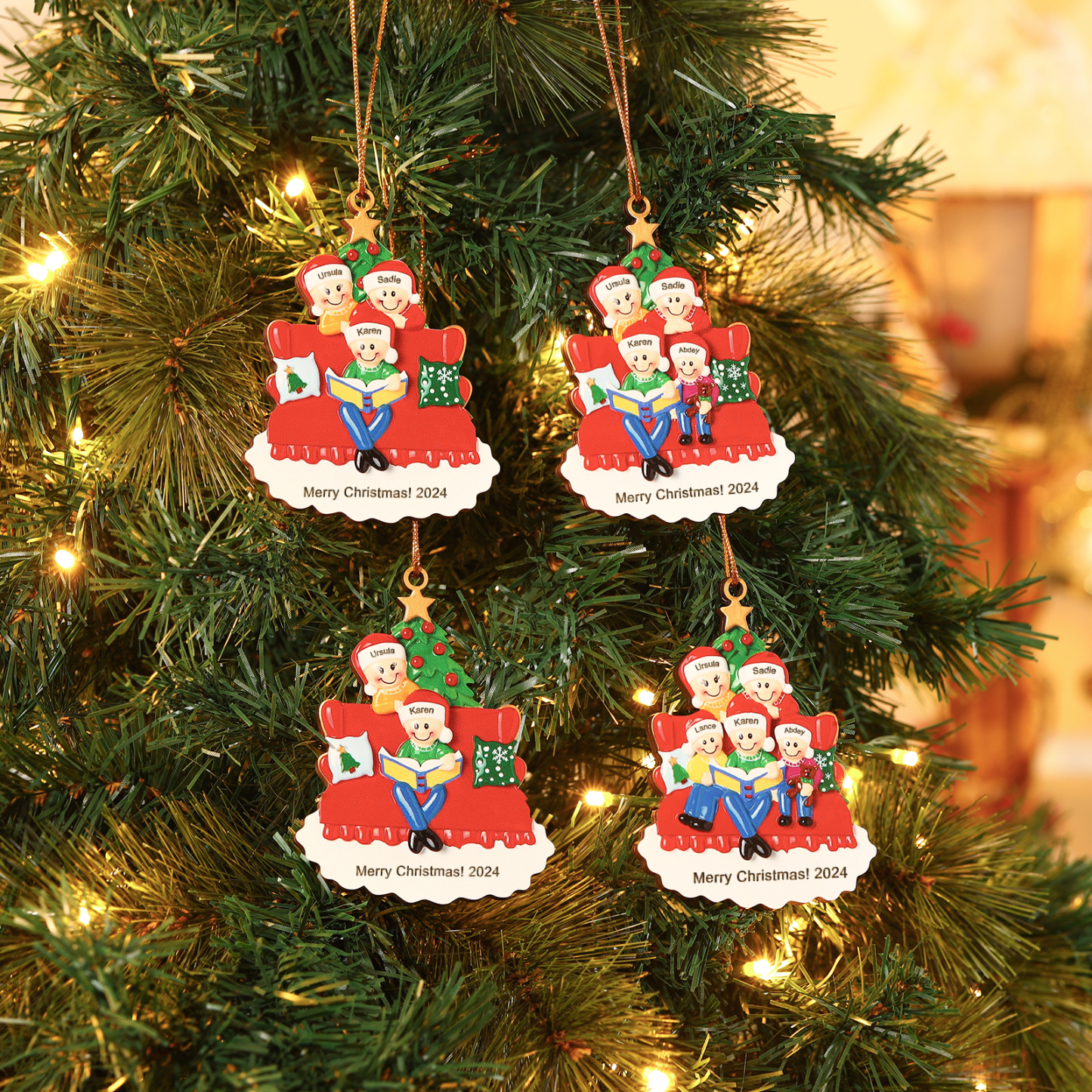 Décoration Sapin Noël en bois sapin et sofa 3 Prénoms Personnalisés avec texte et date Ornement de Noël Cadeau pour famille | Jessemade