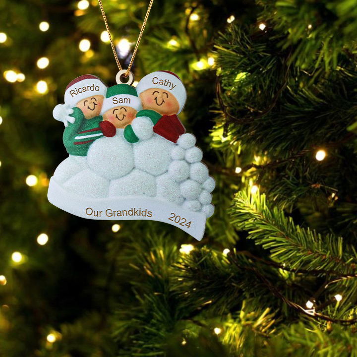 Décoration Sapin Noël en bois la famille joyeuse entourés de neige 3 Prénoms Personnalisés avec texte Ornement de Noël Cadeau pour famille | Jessemade