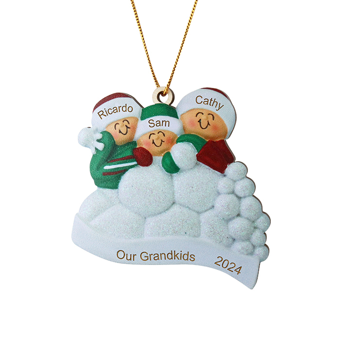Décoration Sapin Noël en bois la famille joyeuse entourés de neige 3 Prénoms Personnalisés avec texte Ornement de Noël Cadeau pour famille | Jessemade