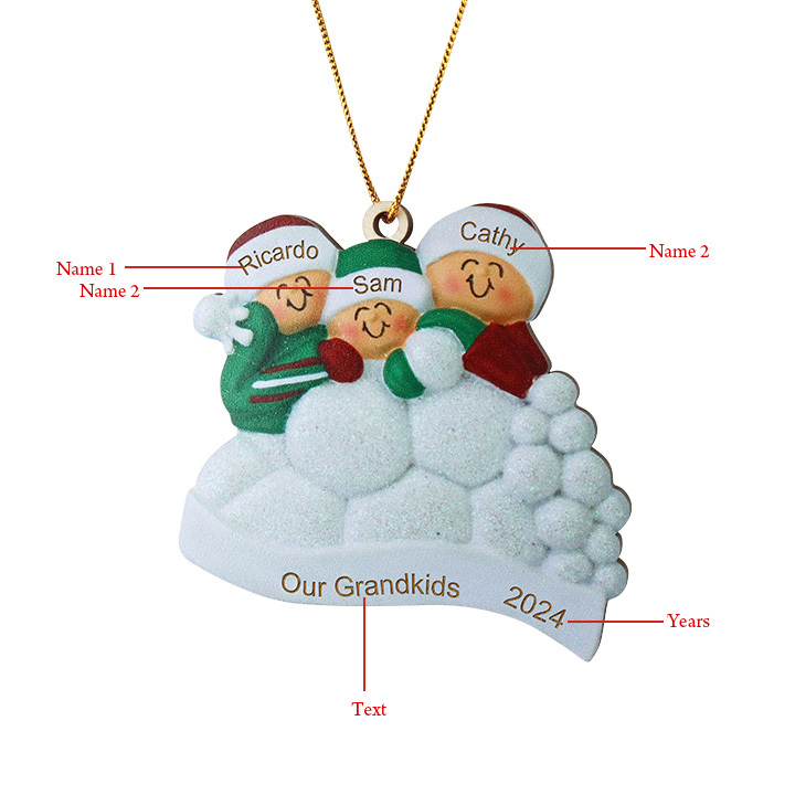 Décoration Sapin Noël en bois la famille joyeuse entourés de neige 3 Prénoms Personnalisés avec texte Ornement de Noël Cadeau pour famille | Jessemade