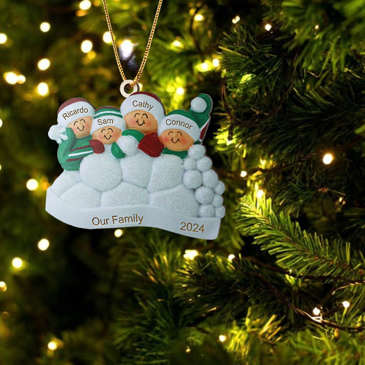 Décoration Sapin Noël en bois la famille joyeuse entourés de neige 4 Prénoms Personnalisés avec texte Ornement de Noël Cadeau pour famille | Jessemade