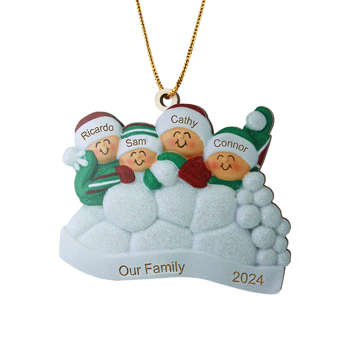 Décoration Sapin Noël en bois la famille joyeuse entourés de neige 4 Prénoms Personnalisés avec texte Ornement de Noël Cadeau pour famille | Jessemade