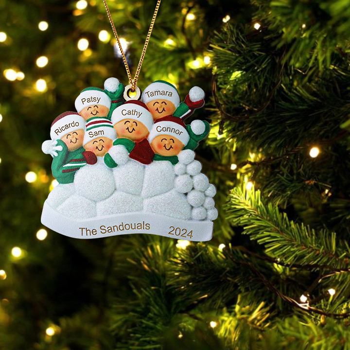 Décoration Sapin Noël en bois la famille joyeuse entourés de neige 6 Prénoms Personnalisés avec texte Ornement de Noël Cadeau pour famille | Jessemade