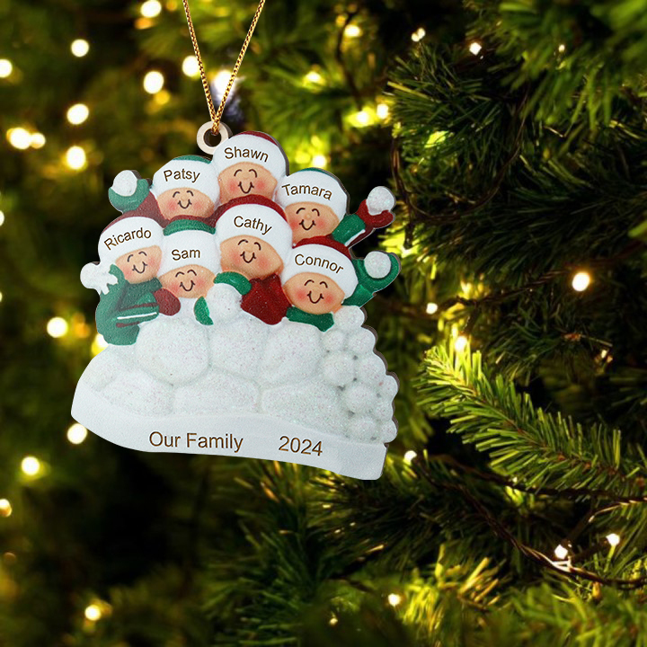 Décoration Sapin Noël en bois la famille joyeuse entourés de neige 7 Prénoms Personnalisés avec texte Ornement de Noël Cadeau pour famille | Jessemade