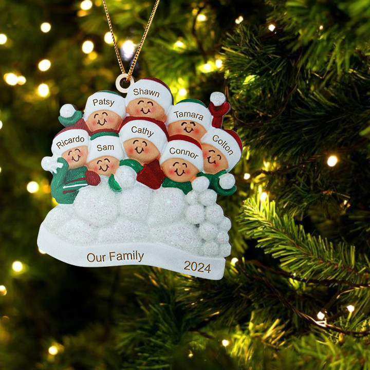 Décoration Sapin Noël en bois  la famille joyeuse entourés de neige 8 Prénoms Personnalisés avec texte Ornement de Noël Cadeau pour famille | Jessemade