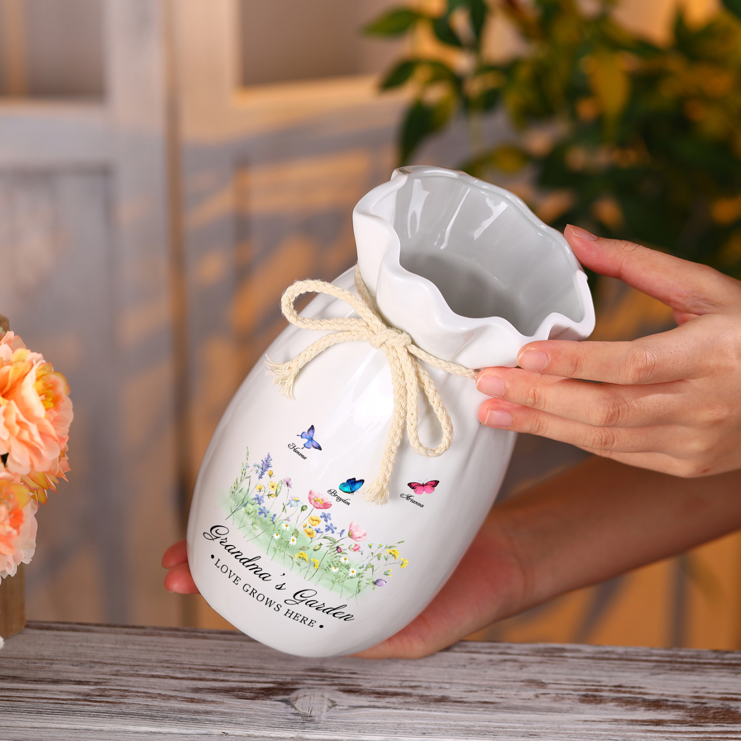 À Maman/Mamie - Vase en Céramique Personnalisés avec 2-6 Prénoms et 2 Textes Vase 4 Motif Papillons Colorés (sans fleurs) | Jessemade