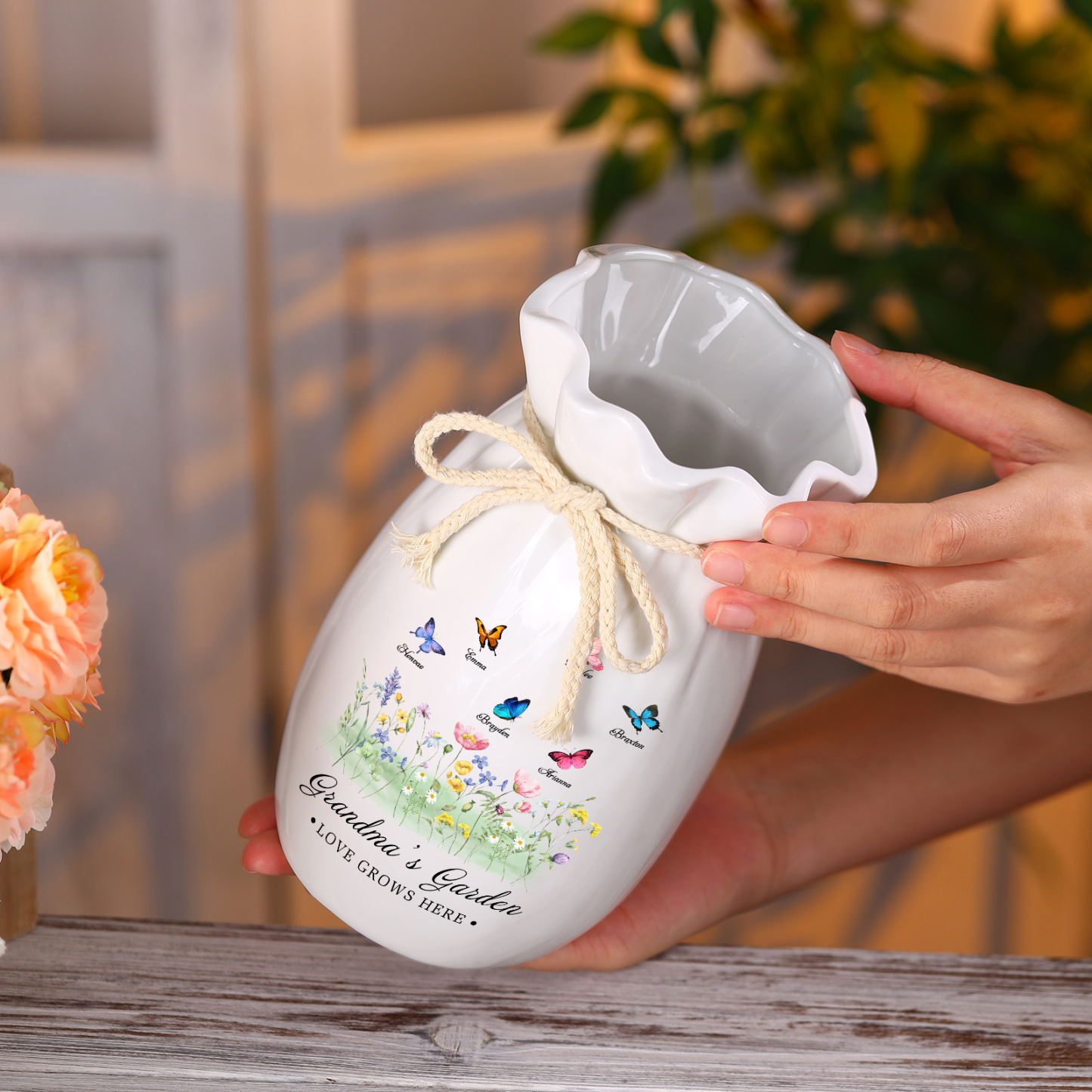 À Maman/Mamie - Vase en Céramique Personnalisés avec 2-6 Prénoms et 2 Textes Vase 4 Motif Papillons Colorés (sans fleurs) | Jessemade