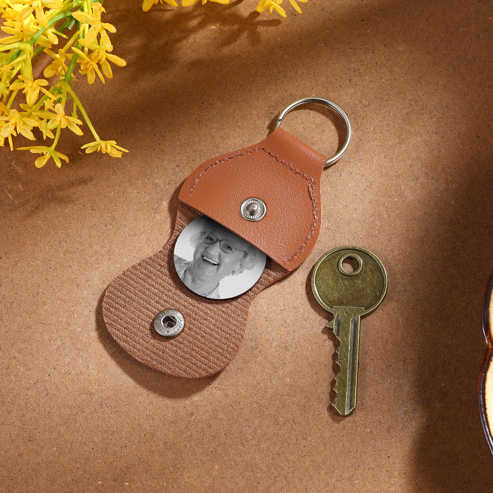 Porte-clés commémoratif en cuir personnalisé avec photo cachée