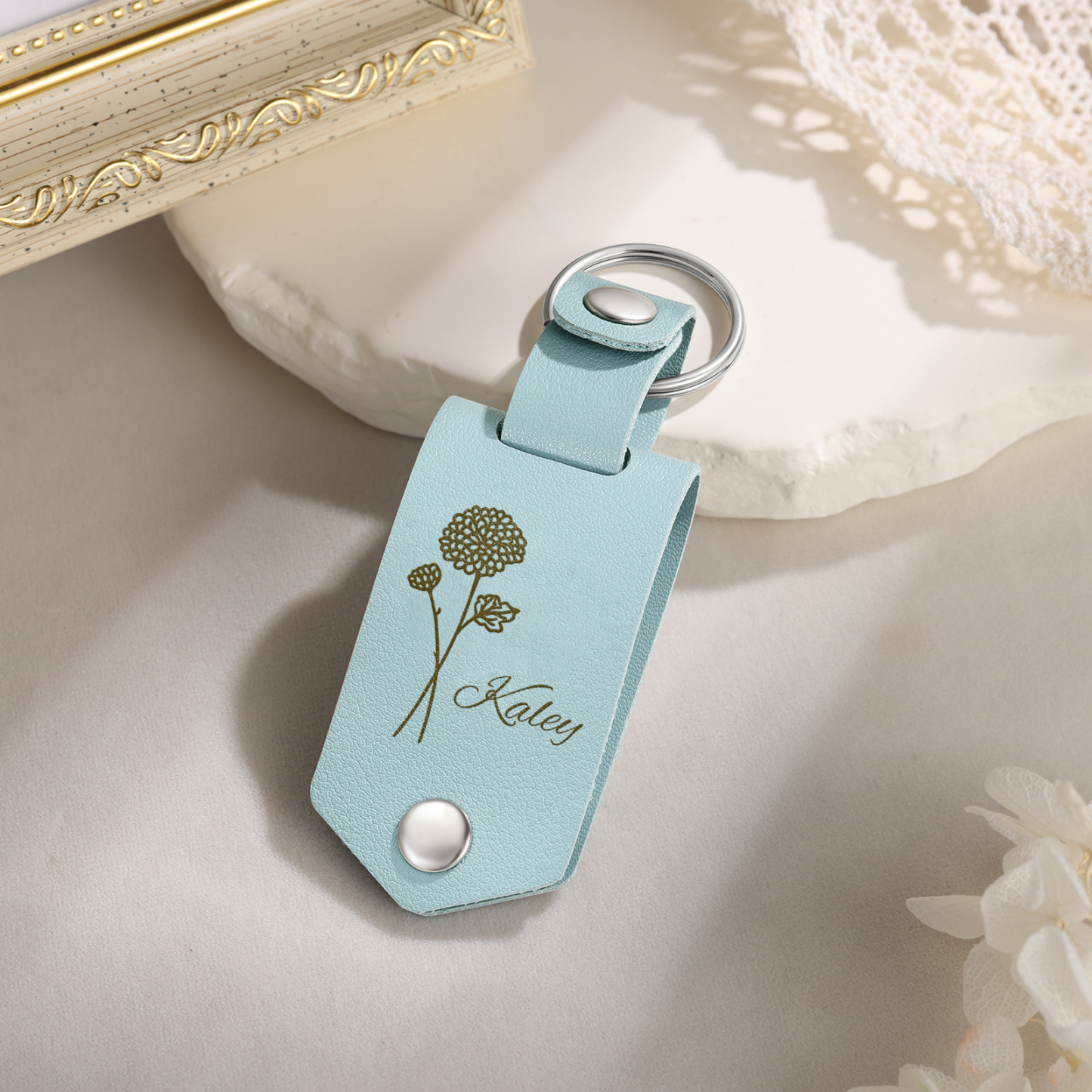 Porte-Clés commémoratif en Cuir 1 Prénom, 1 Texte et Photo Personnalisés Avec Fleur de Naissance | Jessemade