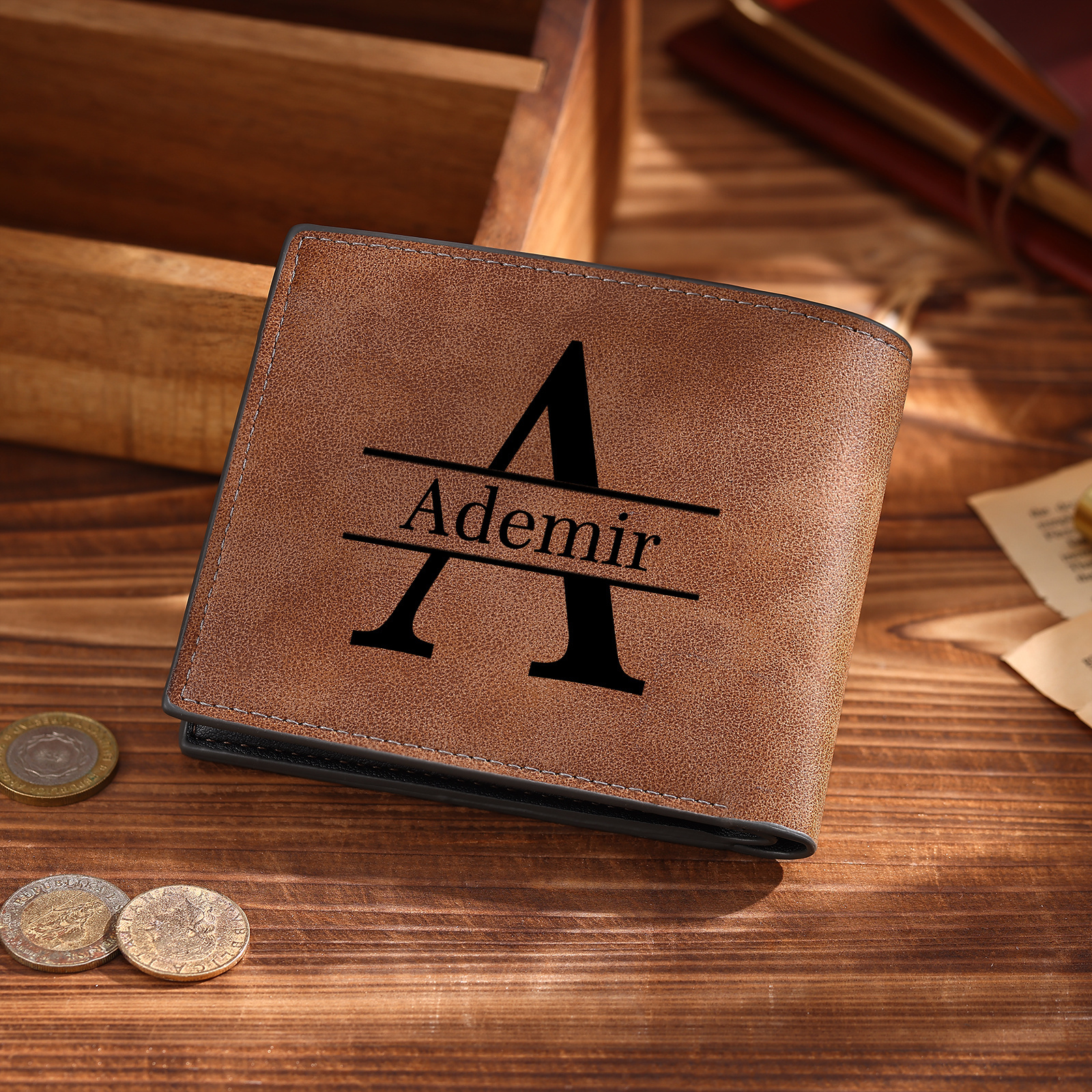 Portefeuille Homme Personnalisé en cuir, modèle bifold, avec photo, lettres et nom gravés