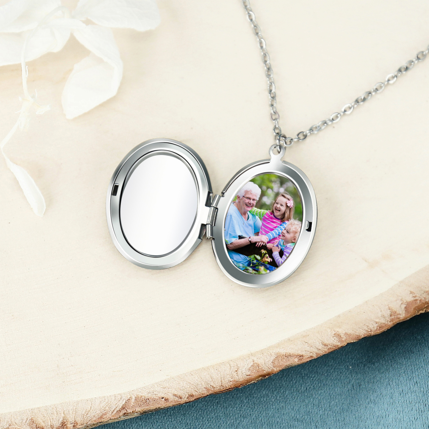 À Mamie - Collier Médaillon Cœur Photo Personnalisée avec Prénom et Fleur de Naissance Collier Femme pour Mamie | Jessemade
