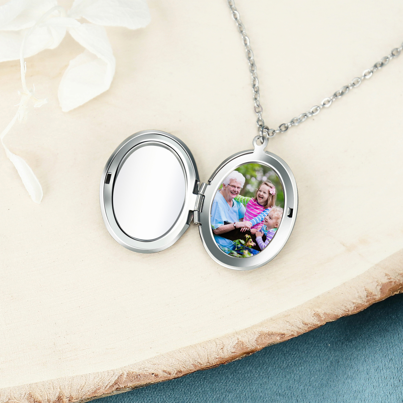 À Mamie - Collier Médaillon Cœur Photo Personnalisée avec Prénom et Fleur de Naissance Collier Femme pour Mamie | Jessemade