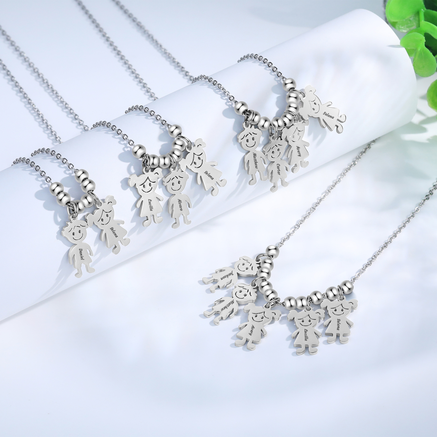 Collier Personnalisé Avec 3 Breloques Enfants et 3 Prénoms | Jessemade