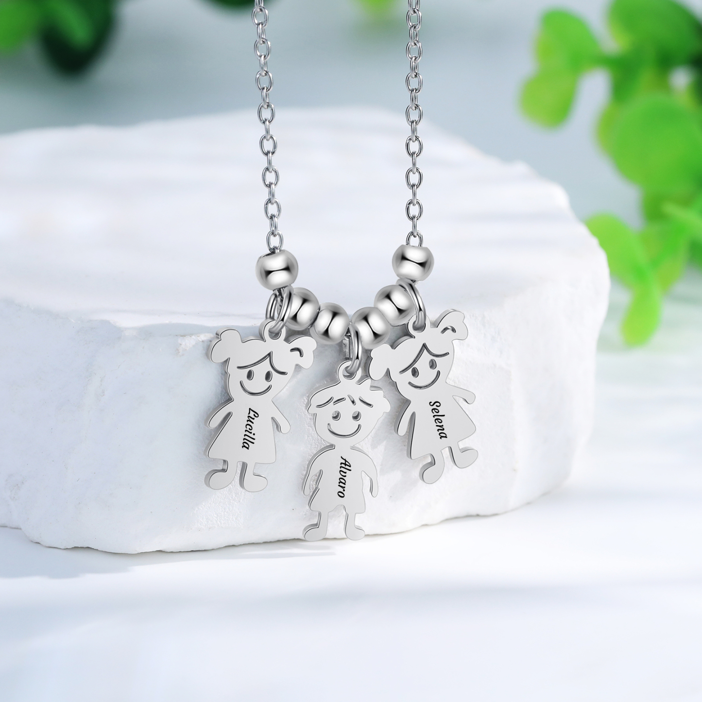 Collier Personnalisé Avec 3 Breloques Enfants et 3 Prénoms | Jessemade
