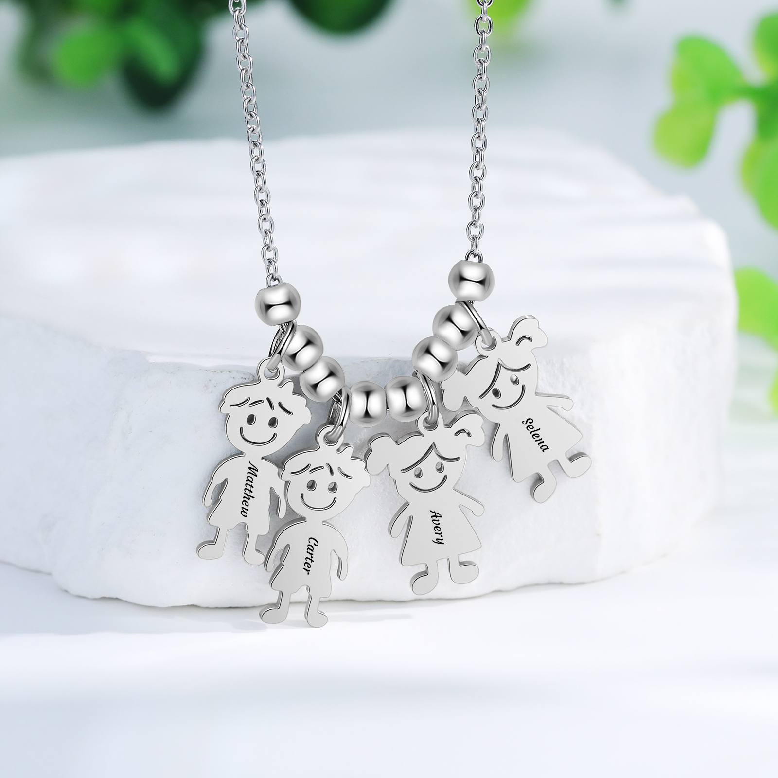 Collier Personnalisé Avec 4 Breloques Enfants et 4 Prénoms | Jessemade