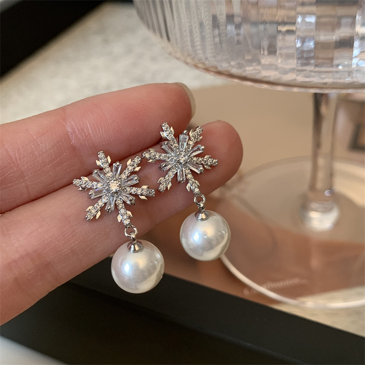 Boucles d'Oreilles de Noël Flocon de Neige avec Perles Grises et Argent Cadeau pour femme | Jessemade