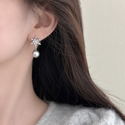 Boucles d'Oreilles de Noël Flocon de Neige avec Perles Grises et Argent Cadeau pour femme | Jessemade