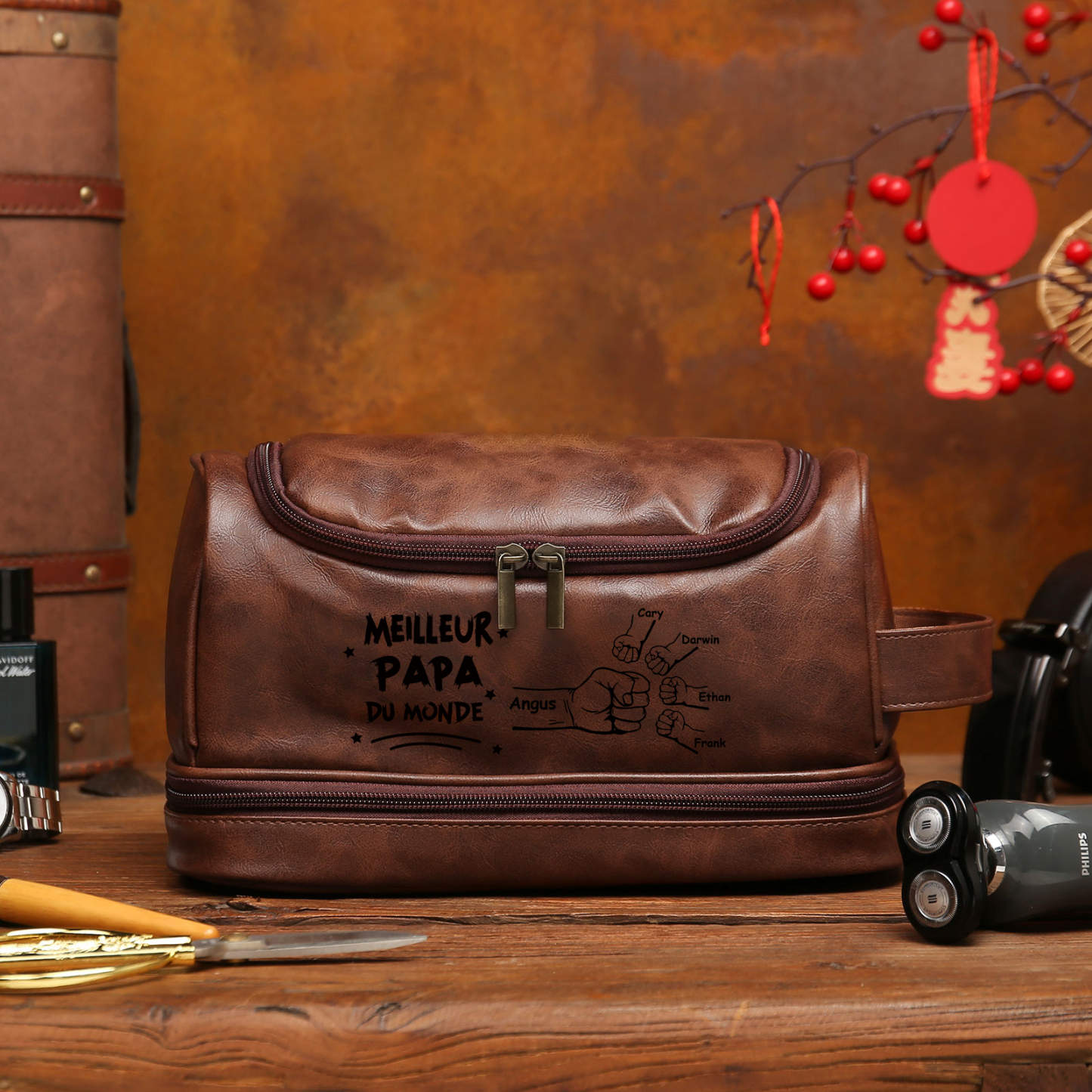 Trousse de toilette Personnalisée avec 5 Prénoms en motif Poing – Cadeau pour Papa | Jessemade