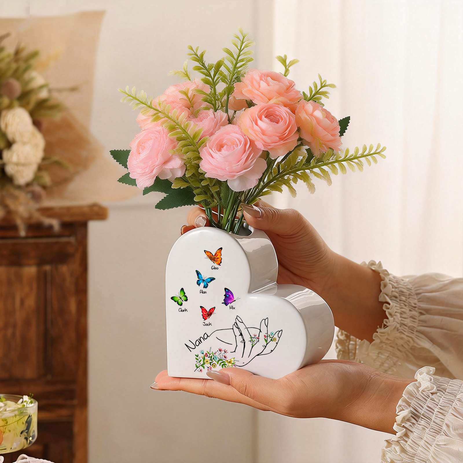 Vase Cœur en Céramique Personnalisé avec 2-8 Prénoms et Papillons