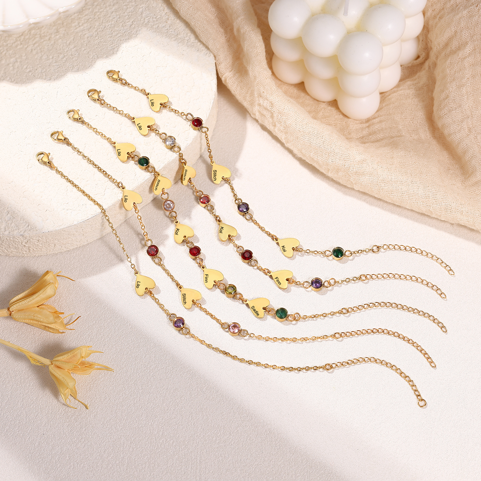 Bracelet Chaîne Personnalisé avec 1 à 5 Prénoms, Cœur Doré et Pierre de Naissance