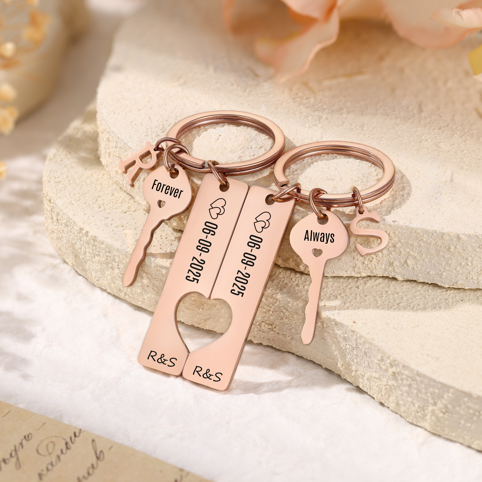 Porte-Clés pour Couple avec Cœur Découpé, Personnalisé avec Prénoms et Initiales, cadeau de Saint-Valentin