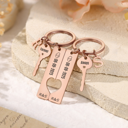 Porte-Clés pour Couple avec Cœur Découpé, Personnalisé avec Prénoms et Initiales, cadeau de Saint-Valentin