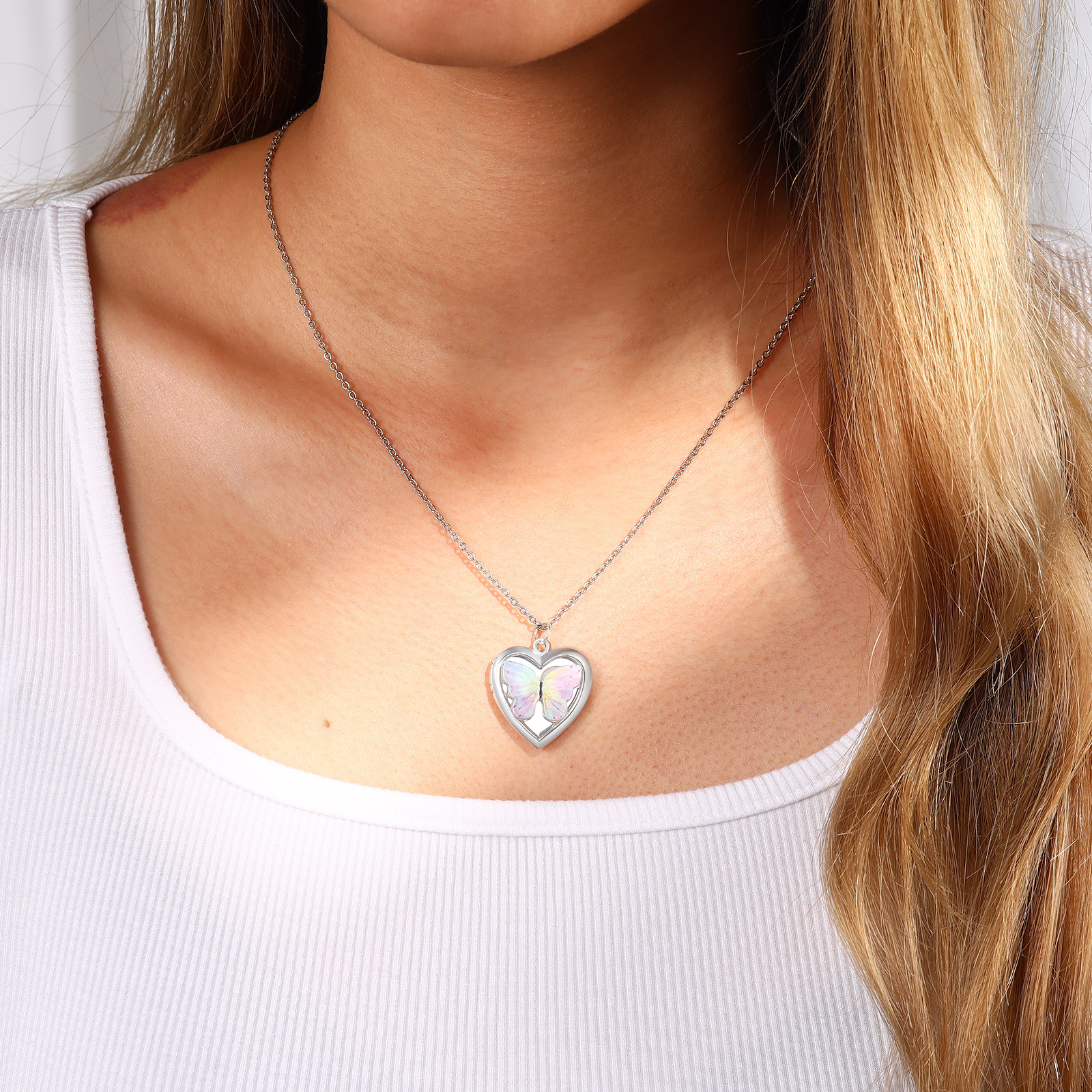 Collier Médaillon Coeur avec Papillon – Porte-Photo Double Souvenir Personnalisable pour Femme