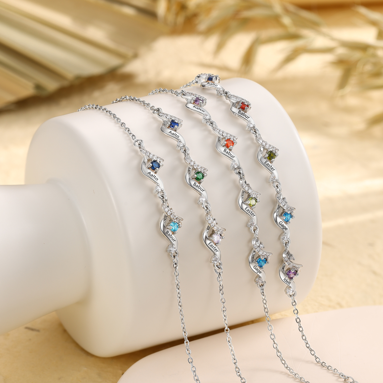 Bracelet personnalisé pour femme avec 2 à 5 prénoms et pierres de naissance