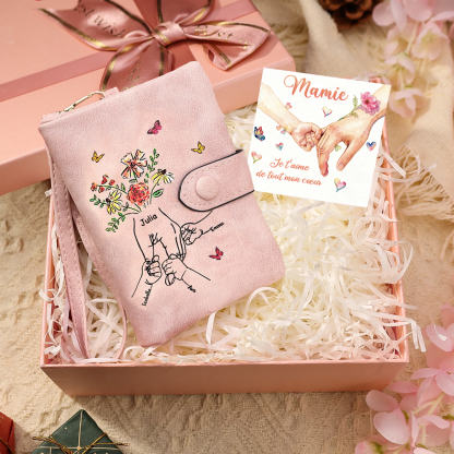 Portefeuille Personnalisé avec des fleurs et un motif main dans la main, ainsi que 3 à 6 prénoms – pour Maman/Mamie
