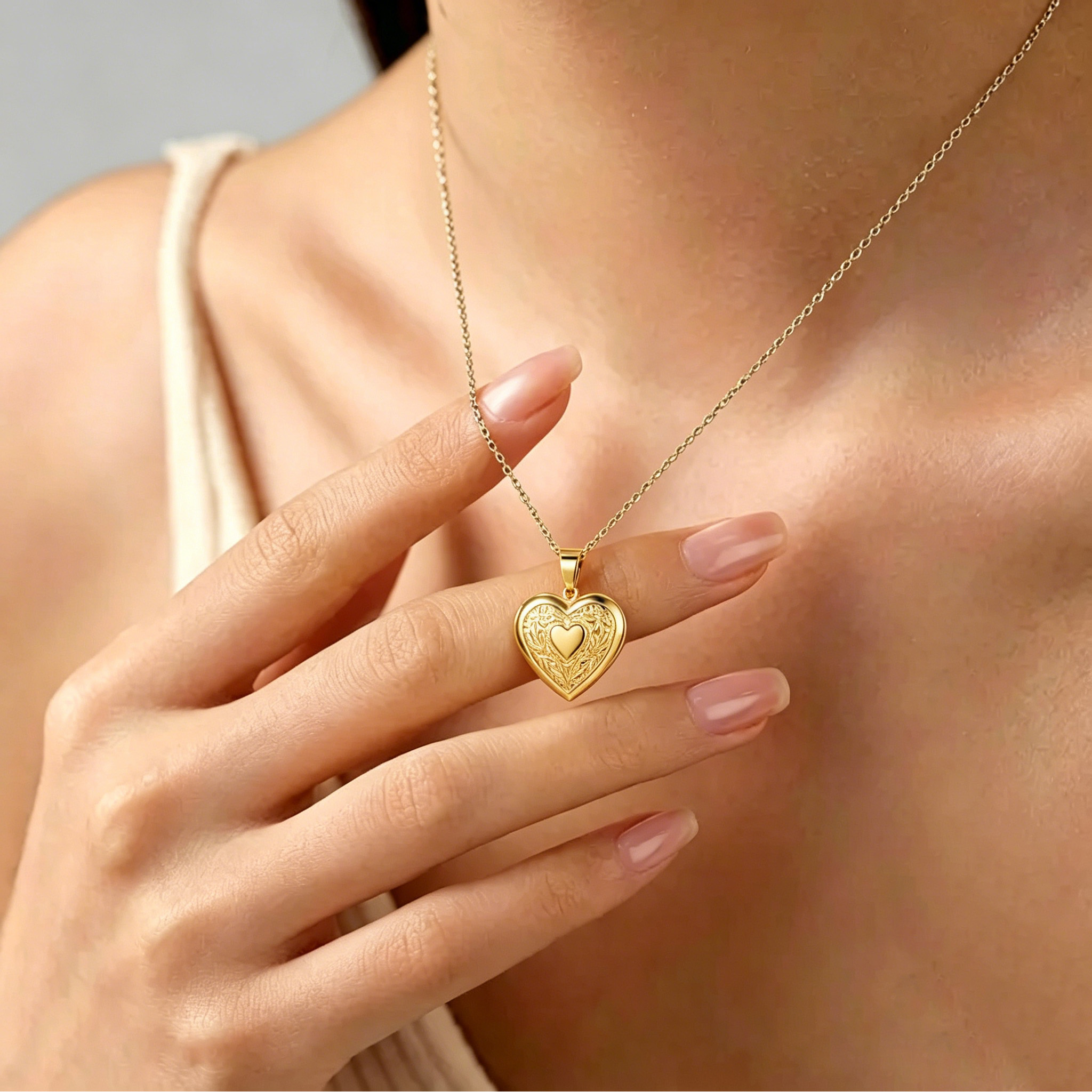Collier Médaillon Cœur Personnalisé – 2 à 7 Prénoms et Photo Souvenir