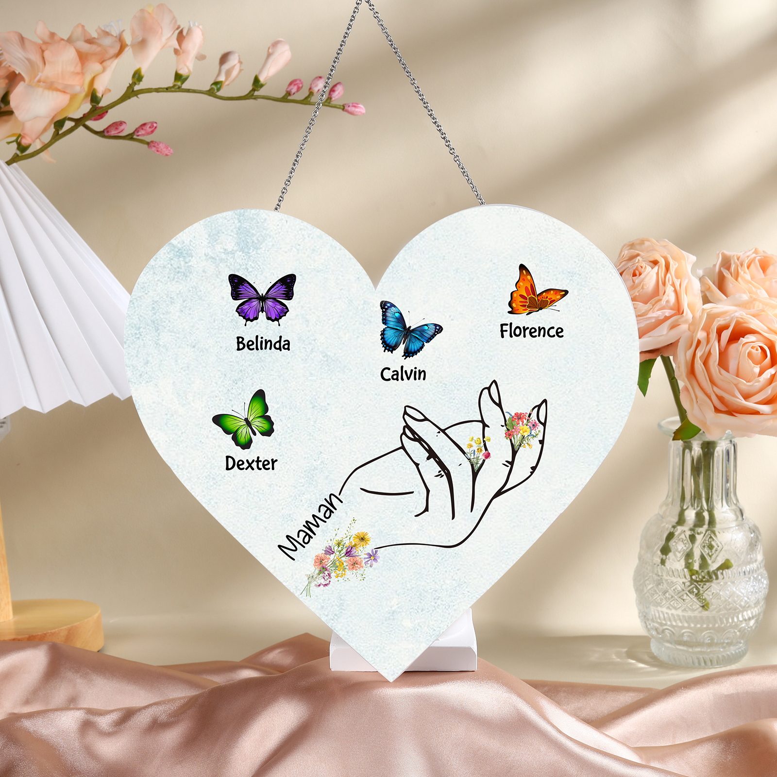 À Maman/Mamie - Veilleuse Cœur Décoration Main et Papillon 4 Prénoms Personnalisés avec 1 Texte