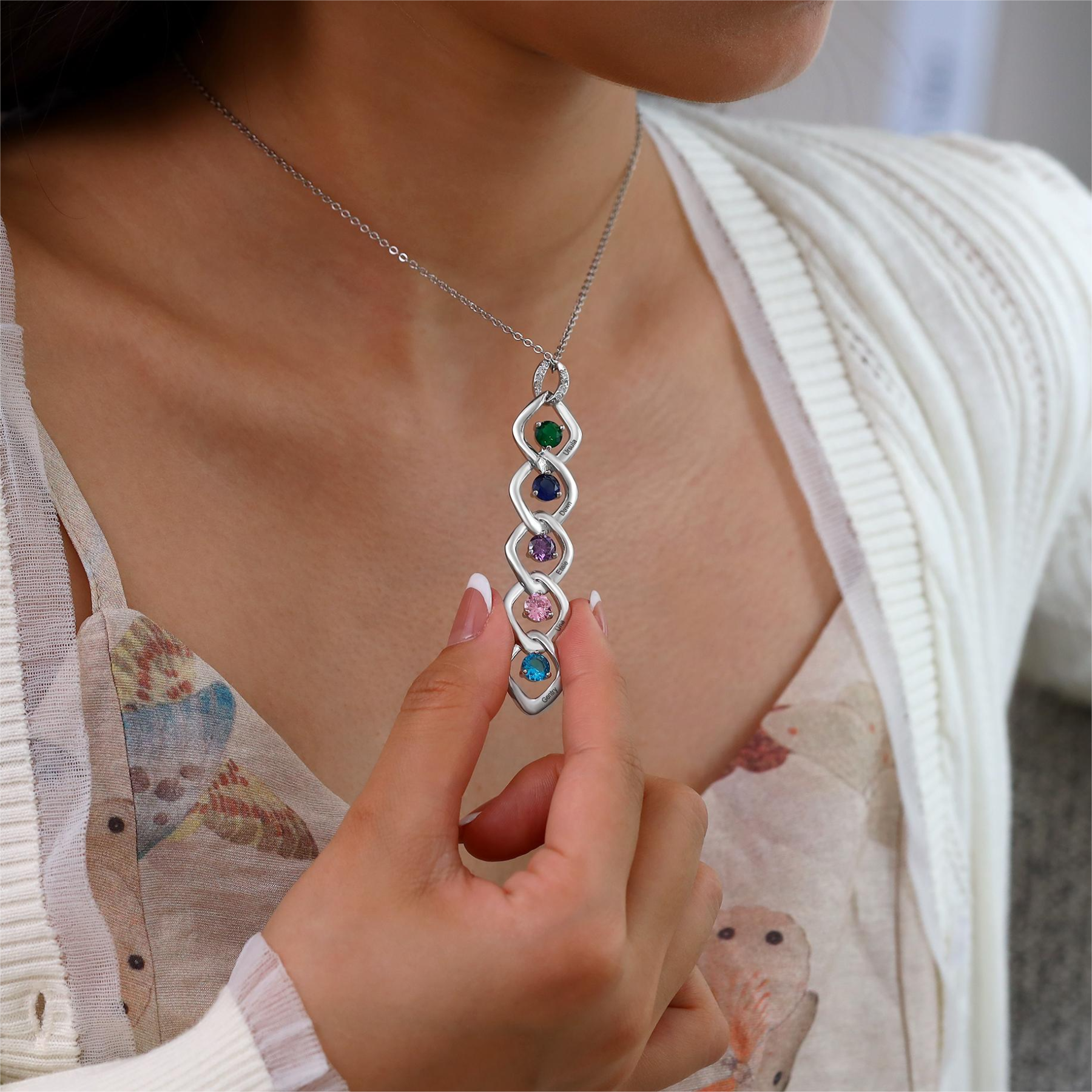 Collier Pendentif 5 Prénoms Personnalisés avec Pierre de naissance pour Femmes