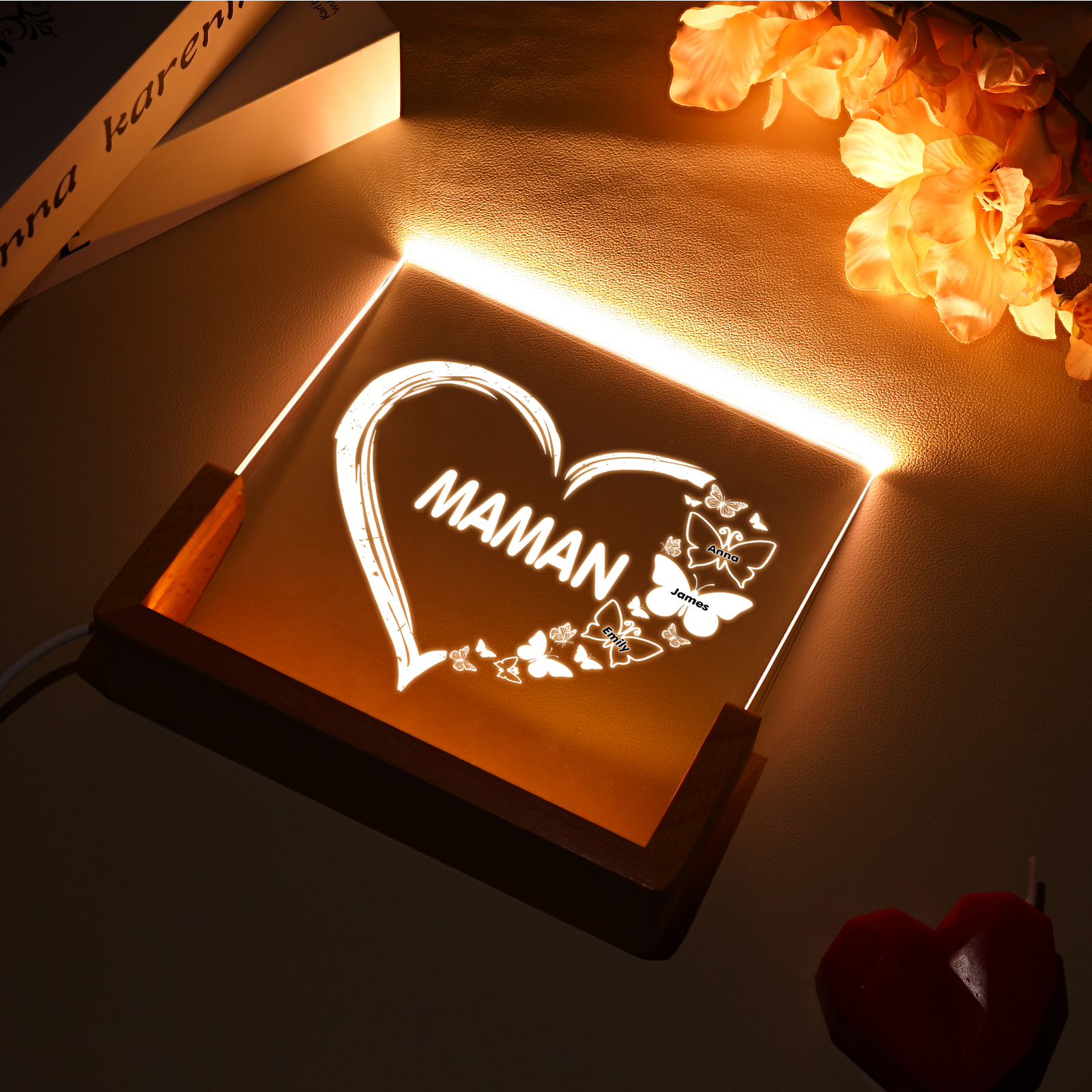 À Maman/Mamie - Lampe de chevet LED Cœur et Papillon 3 Prénoms Personnalisés avec Texte pour Famille