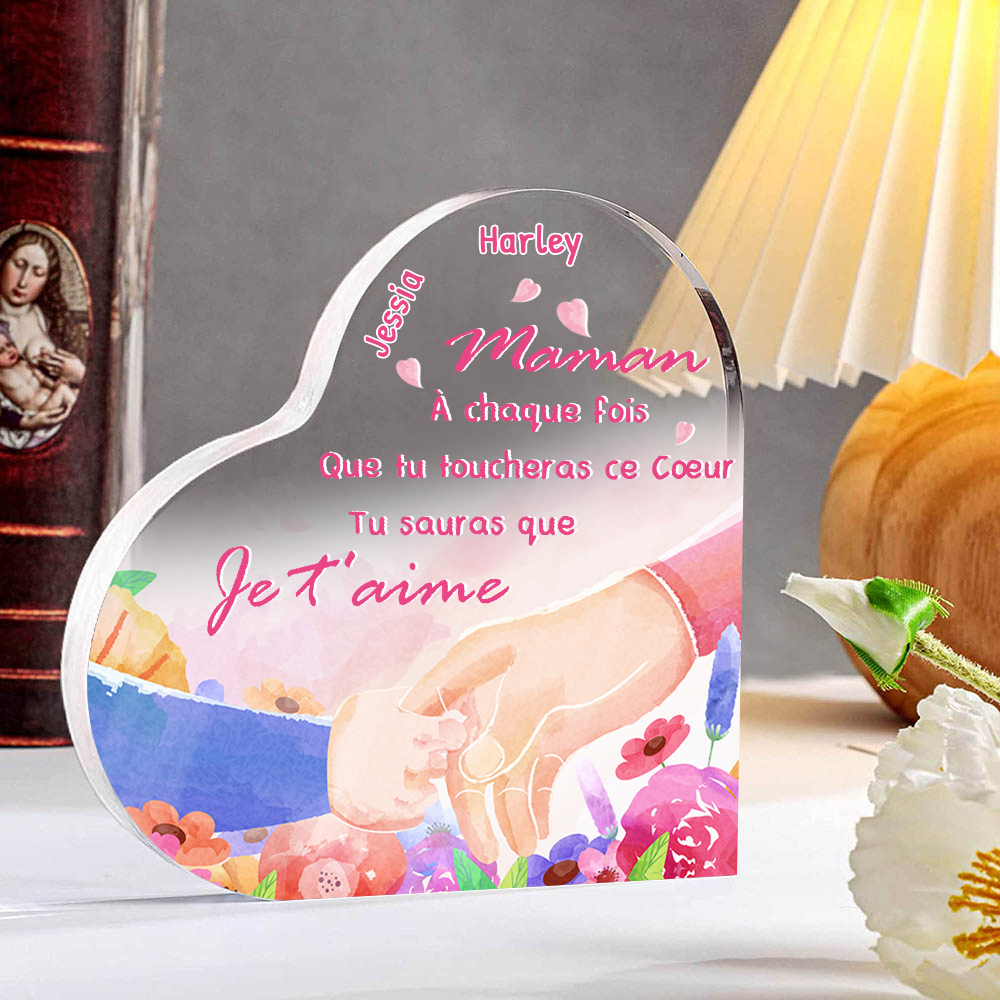 À ma Maman - Plaque Acrylique en Forme de Cœur 2 Prénoms Personnalisés la Mian dans la Main