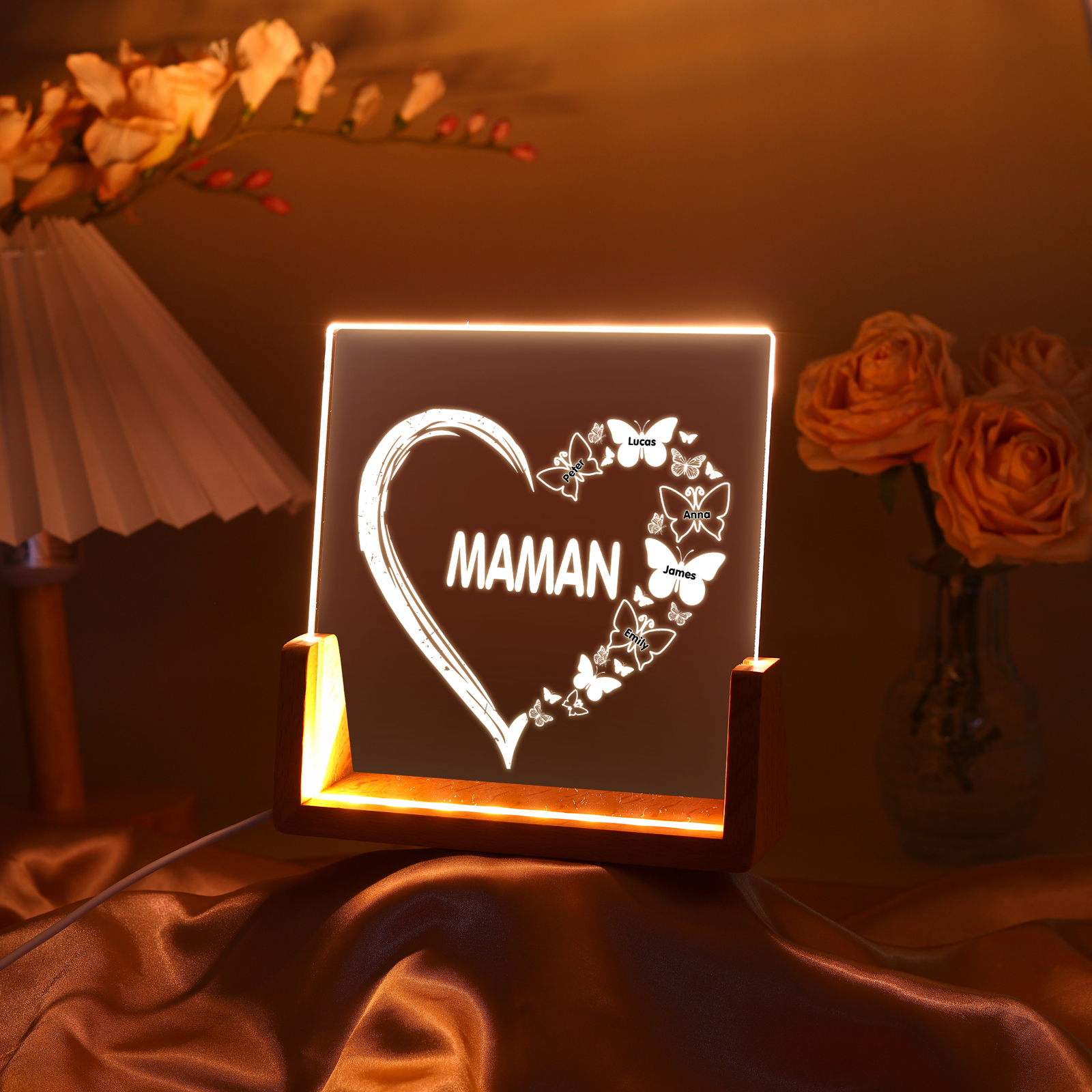 À Maman/Mamie - Lampe de chevet LED Cœur et Papillon 5 Prénoms Personnalisés avec Texte pour Famille
