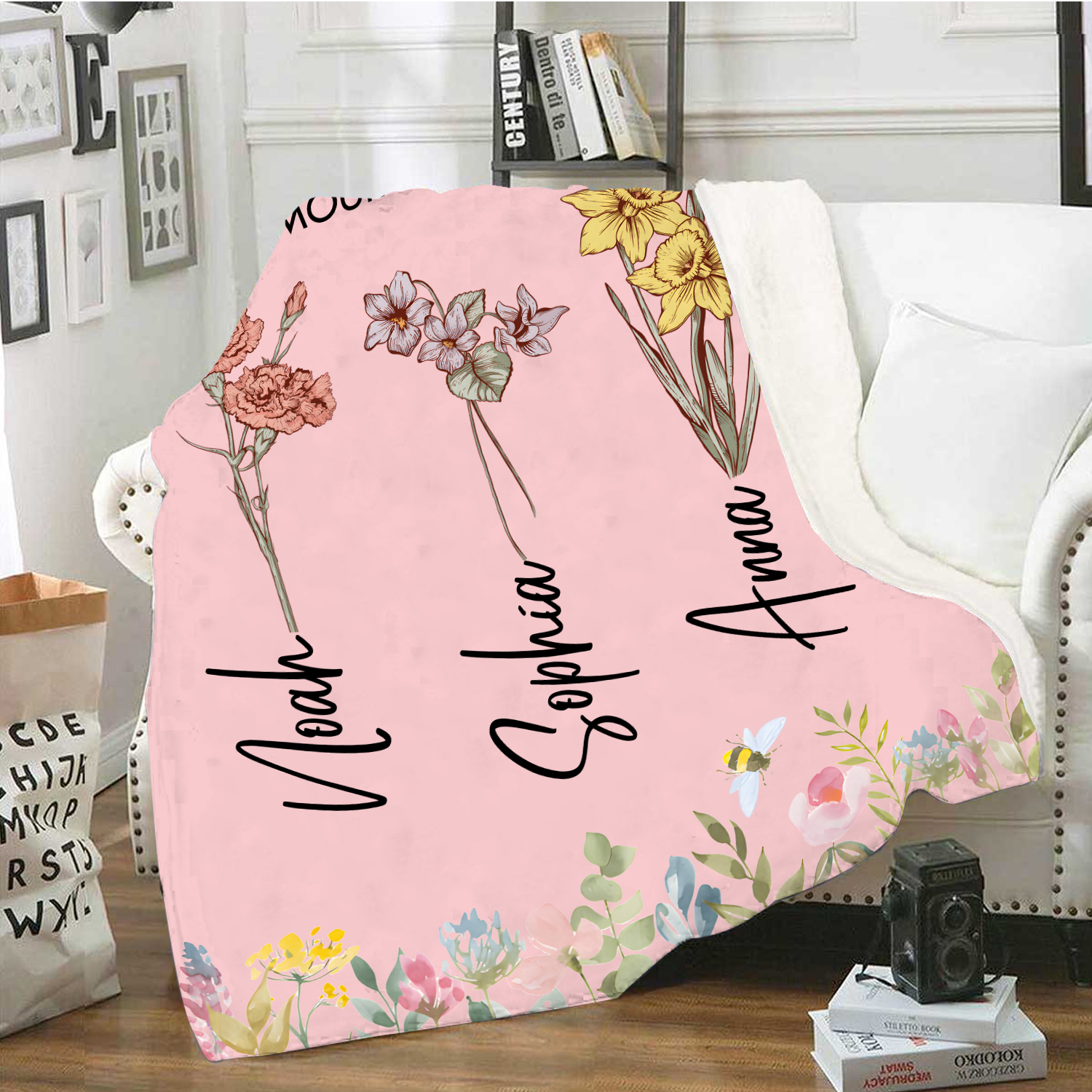 À ma Maman - Plaid Personnalisé 3 Prénoms Personnalisés avec Fleurs de Naissance Couverture le jardin de Maman en Flanelle Blanc ou Rose | Jessemade