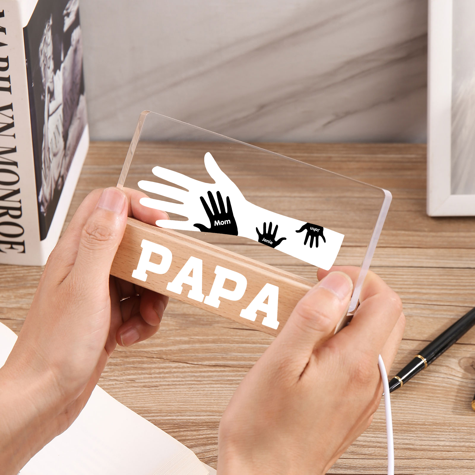 À Papa/Maman- Lampe de chevet LED Mains 3 Prénoms Personnalisés avec Texte pour Famille
