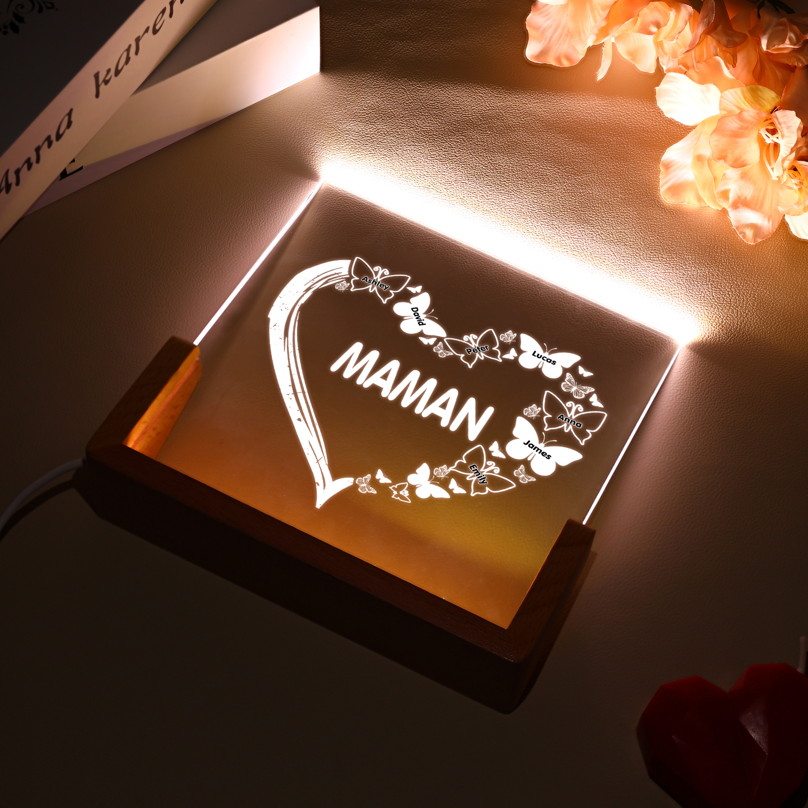 À Maman/Mamie - Lampe de chevet LED Cœur et Papillon 7 Prénoms Personnalisés avec Texte pour Famille