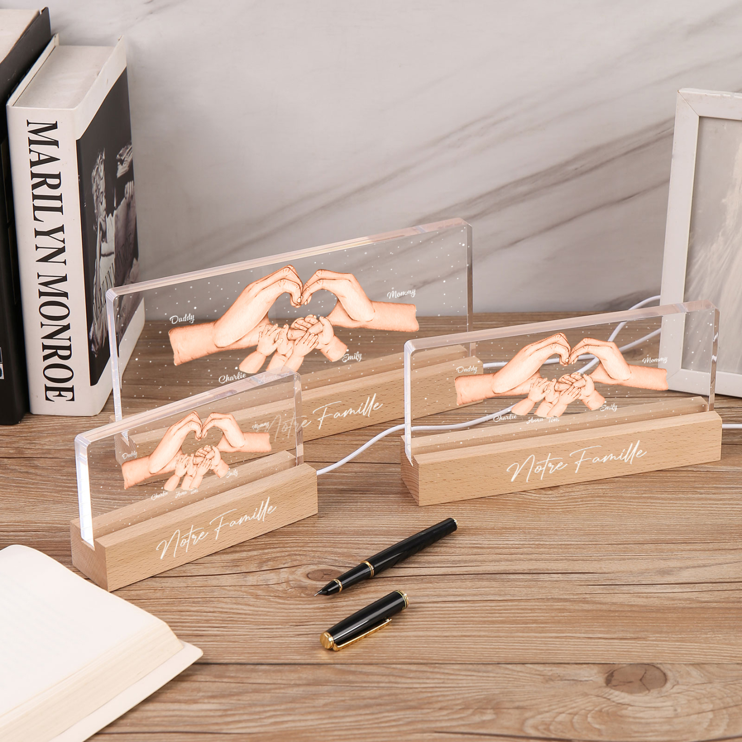 À ma Famille- Lampe de chevet LED la Main dans la Main 6 Prénoms Personnalisés avec Texte