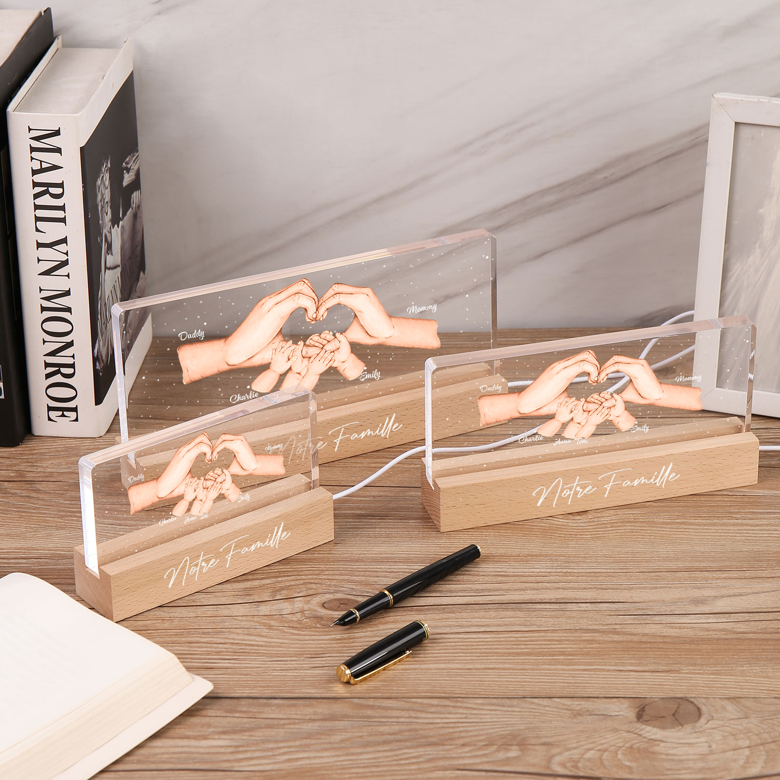 À ma Famille- Lampe de chevet LED la Main dans la Main 6 Prénoms Personnalisés avec Texte
